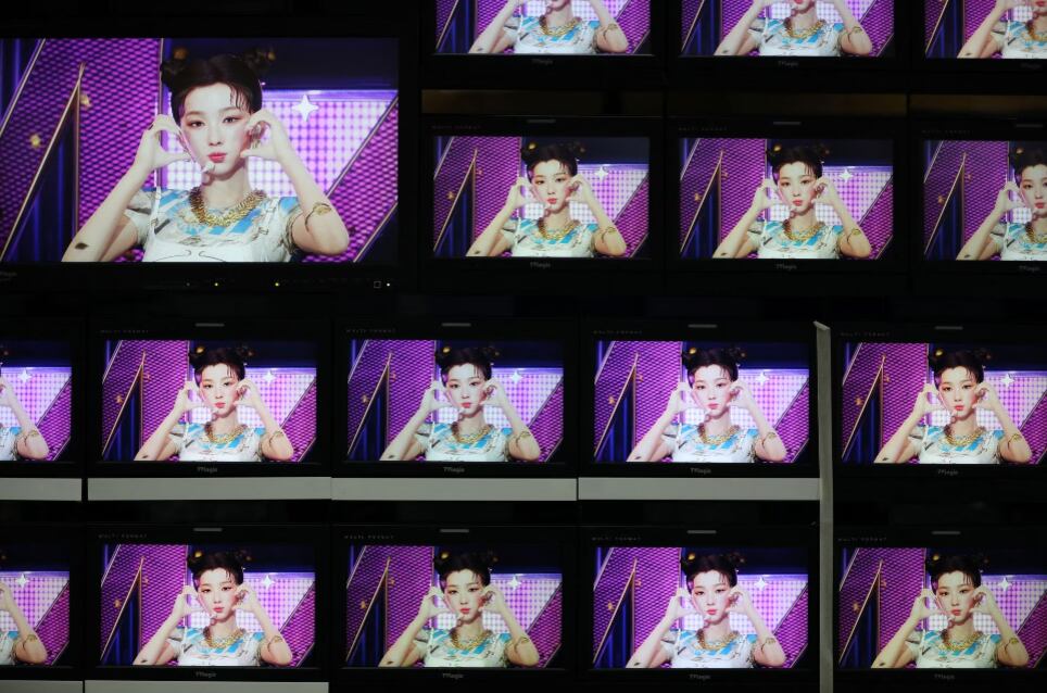 MAVE, grupo virtual de K-pop
