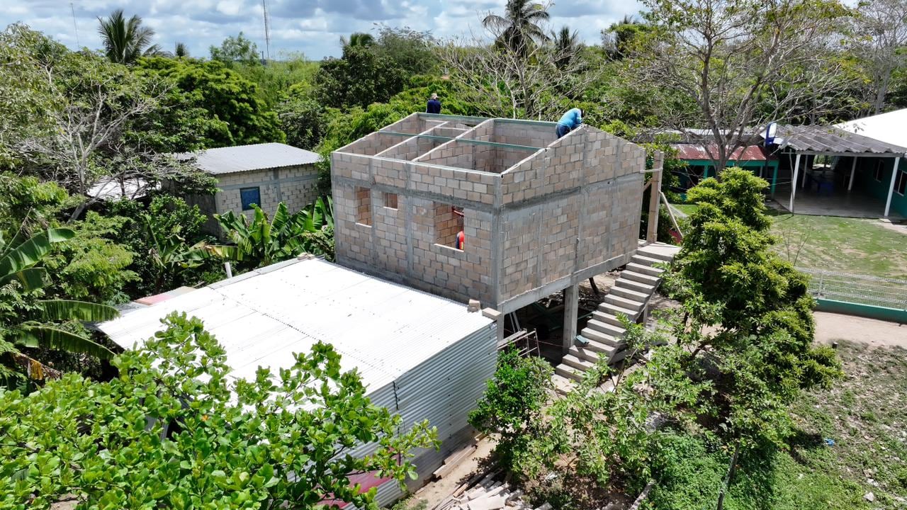 Tabasco adapta viviendas tipo palafito para enfrentar inundaciones en zonas vulnerables.