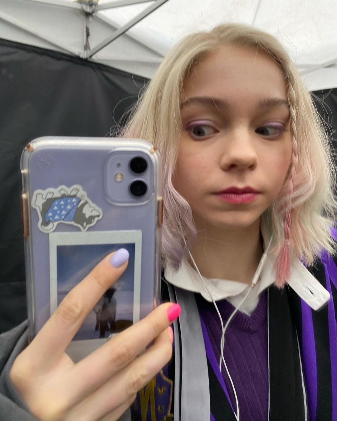 Emma Myers de Merlina, se une a la  película de Minecraft