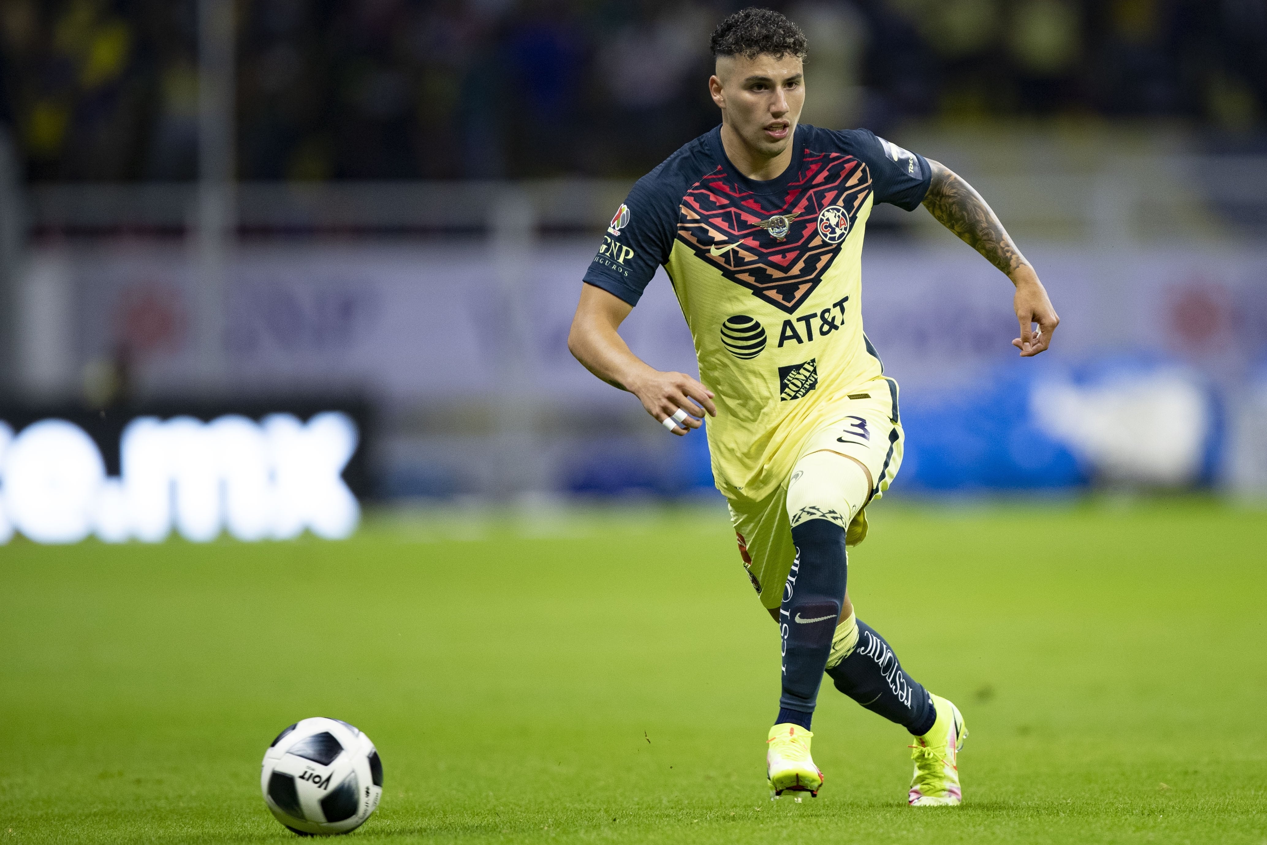 Jorge Sánchez durante el Clásico Nacional