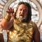 Russell Crowe ya se cree Zeus como en “Thor: Love and Thunder”