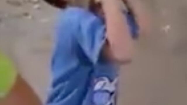 Niño grita al cielo