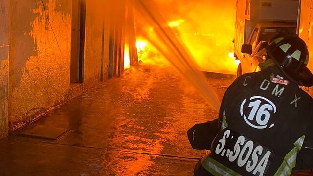 Se reporta incendio en Santa Martha Acatitla, Iztapalapa