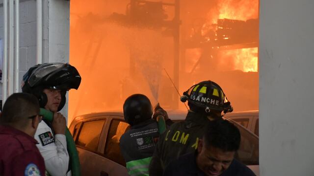 Incendio en llantera Azcapotzalco