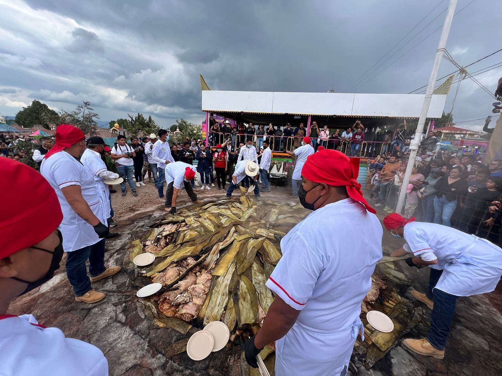 Barbacoa más grande del mundo rompe récord Guinness en Hidalgo