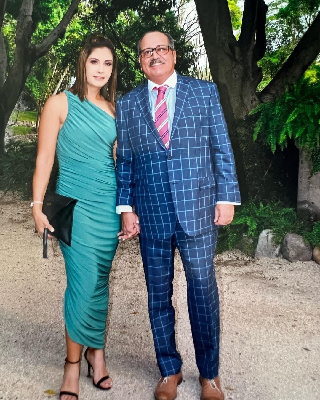 Enrique Albores y esposa