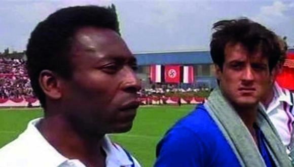 Pelé y Sylvester Stallone en la película Evasión o Victoria