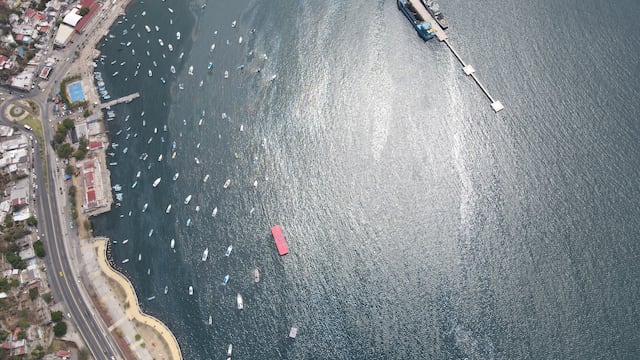 Derrame de hidrocarburos en Manzanillo abarcaría 47 hectáreas