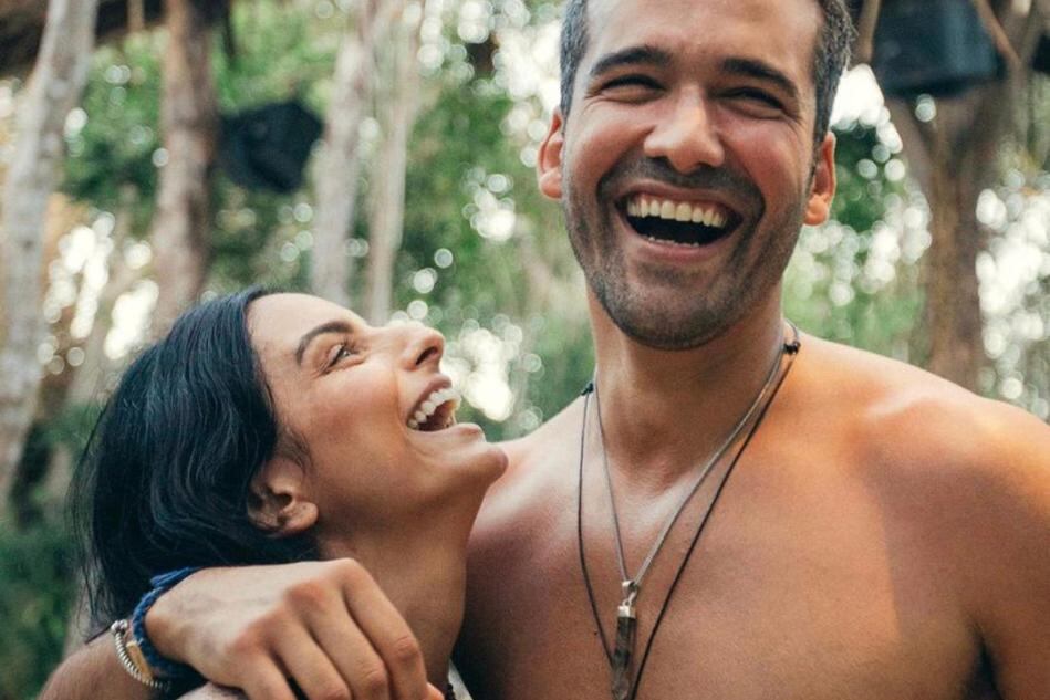 Aislinn Derbez y Jonathan Kubben