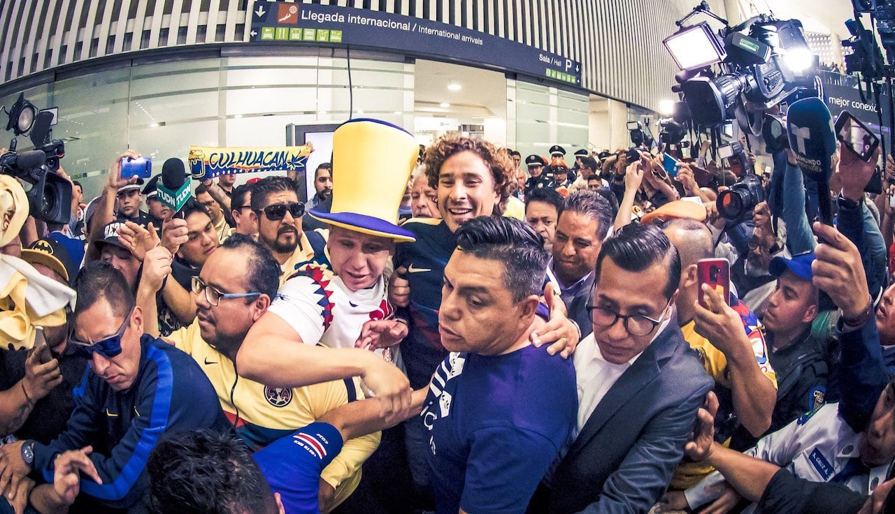 Guillermo Ochoa ya arribó a la Ciudad de México