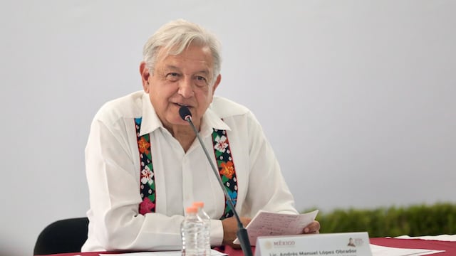 AMLO supervisa y comparte tareas de reconstrucción en Acapulco tras huracán Otis