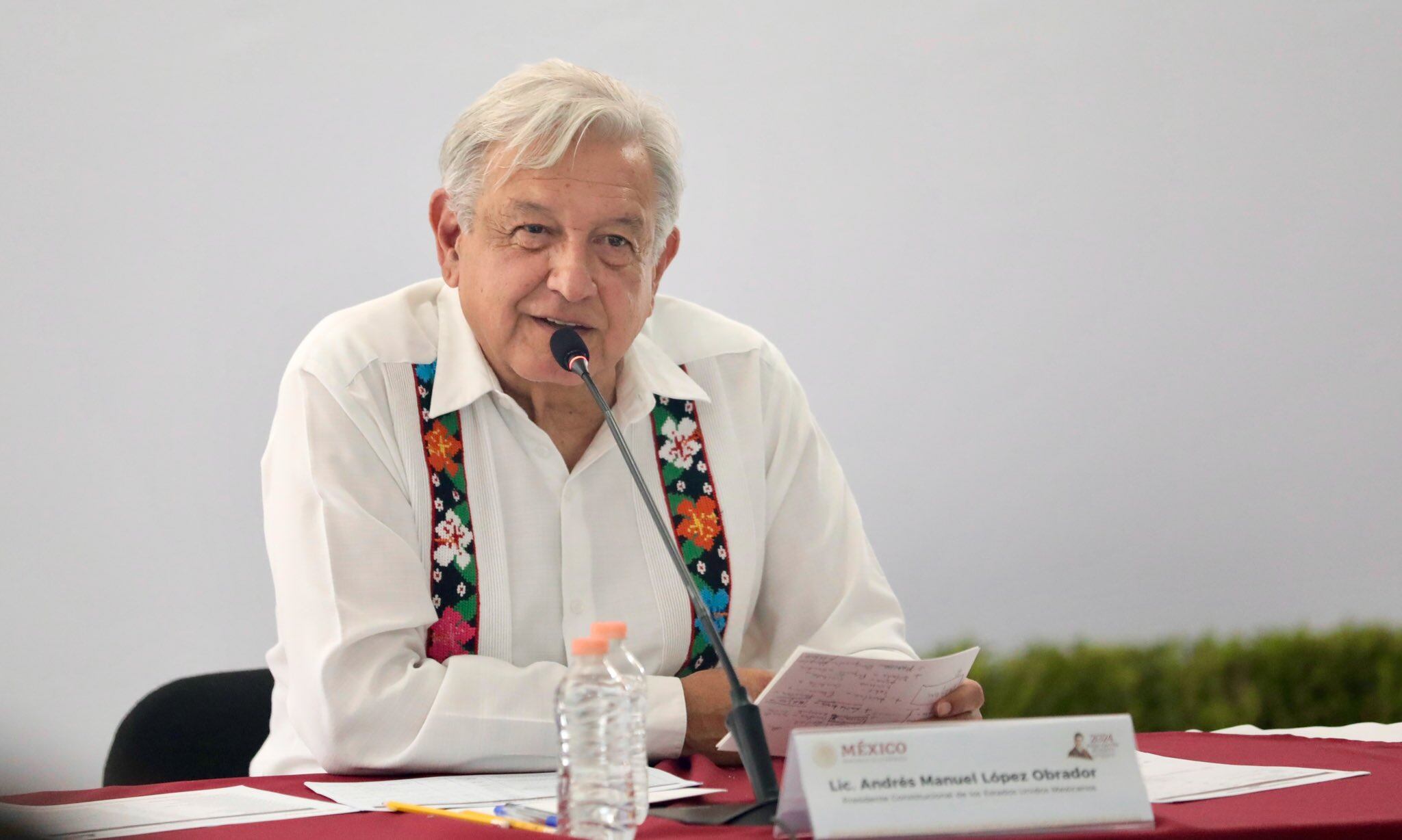 AMLO supervisa y comparte tareas de reconstrucción en Acapulco tras huracán Otis