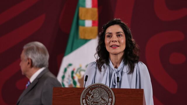 Ana Elizabeth García Vilchis desmiente rumores de la salud de AMLO con foto del 15 de septiembre