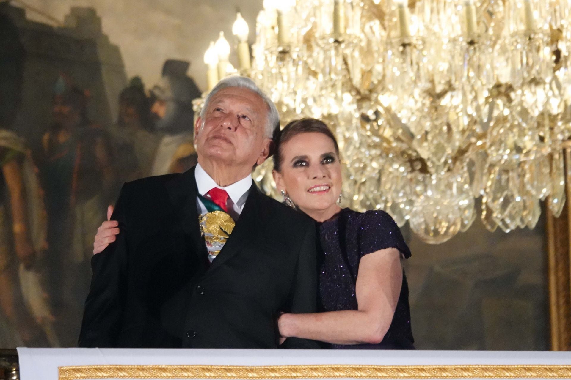AMLO y Beatriz Gutiérrez en el Grito de Independencia 2024