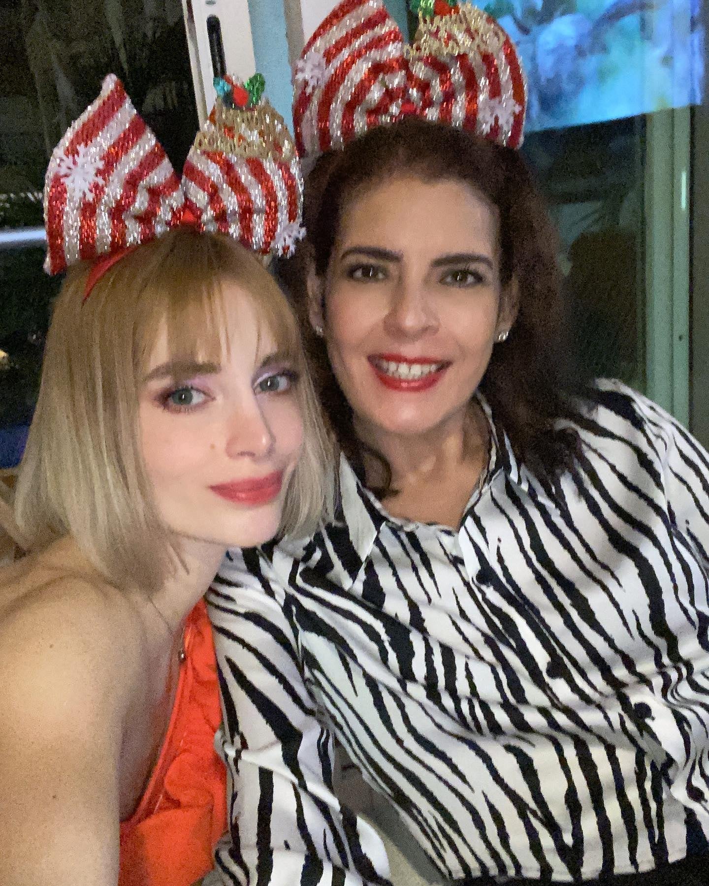 Imelda Garza, nuera de Maribel Guardia, con su mamá.