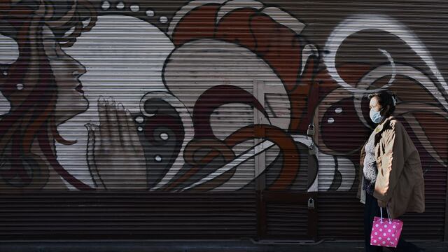 Mujer con cubrebocas