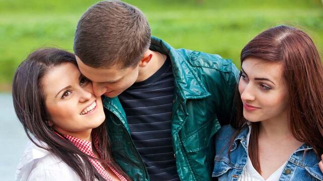 Deja que su mejor amiga se acueste con su esposo para no divorciarse