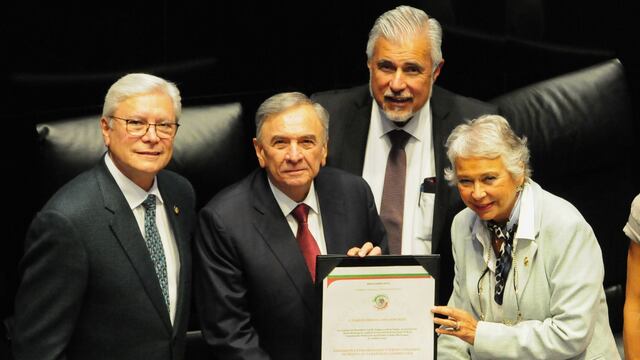CarlosAysa protesta como embajador