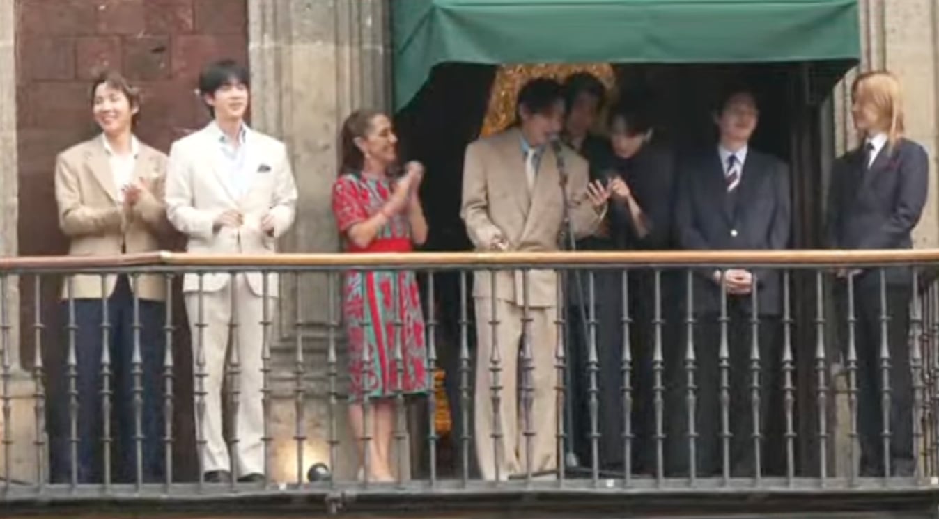 BTS saluda desde el balcón de Palacio Nacional y emociona a ARMY México