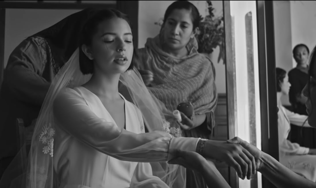 Ángela Aguilar en "Ahí donde me ven", canción