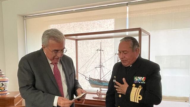 Rubén Rocha imparte conferencia en Centro de Estudios Superiores Navales