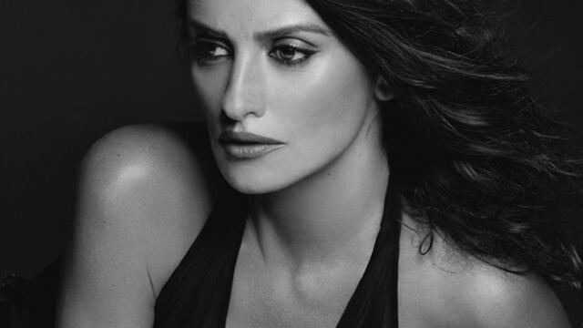 Penélope Cruz retratada por Karl Lagerfeld