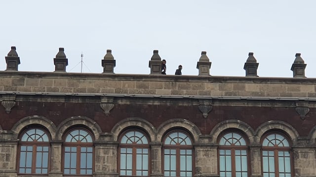 Hombres en Palacio Nacional