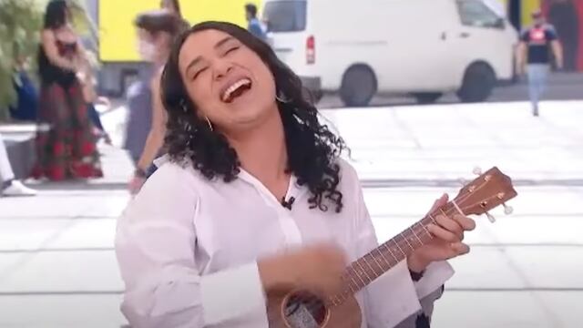Flor Amargo le canta a Sasha Sokol