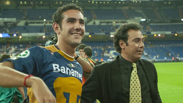 Hugo Sánchez festejó el título con su hijo.