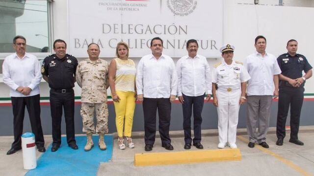 Carlos Mendoza con el Grupo de Seguridad