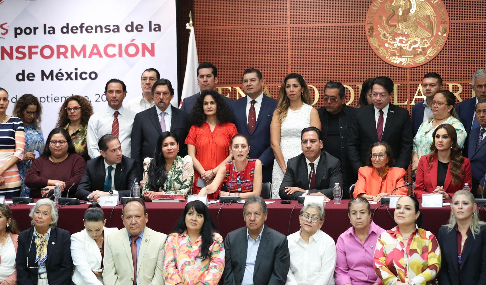 Claudia Sheinbaum encabeza reunión en la Cámara de Senadores