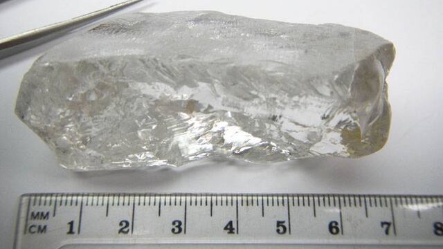 Encuentran diamante de 7 cm en Angola.