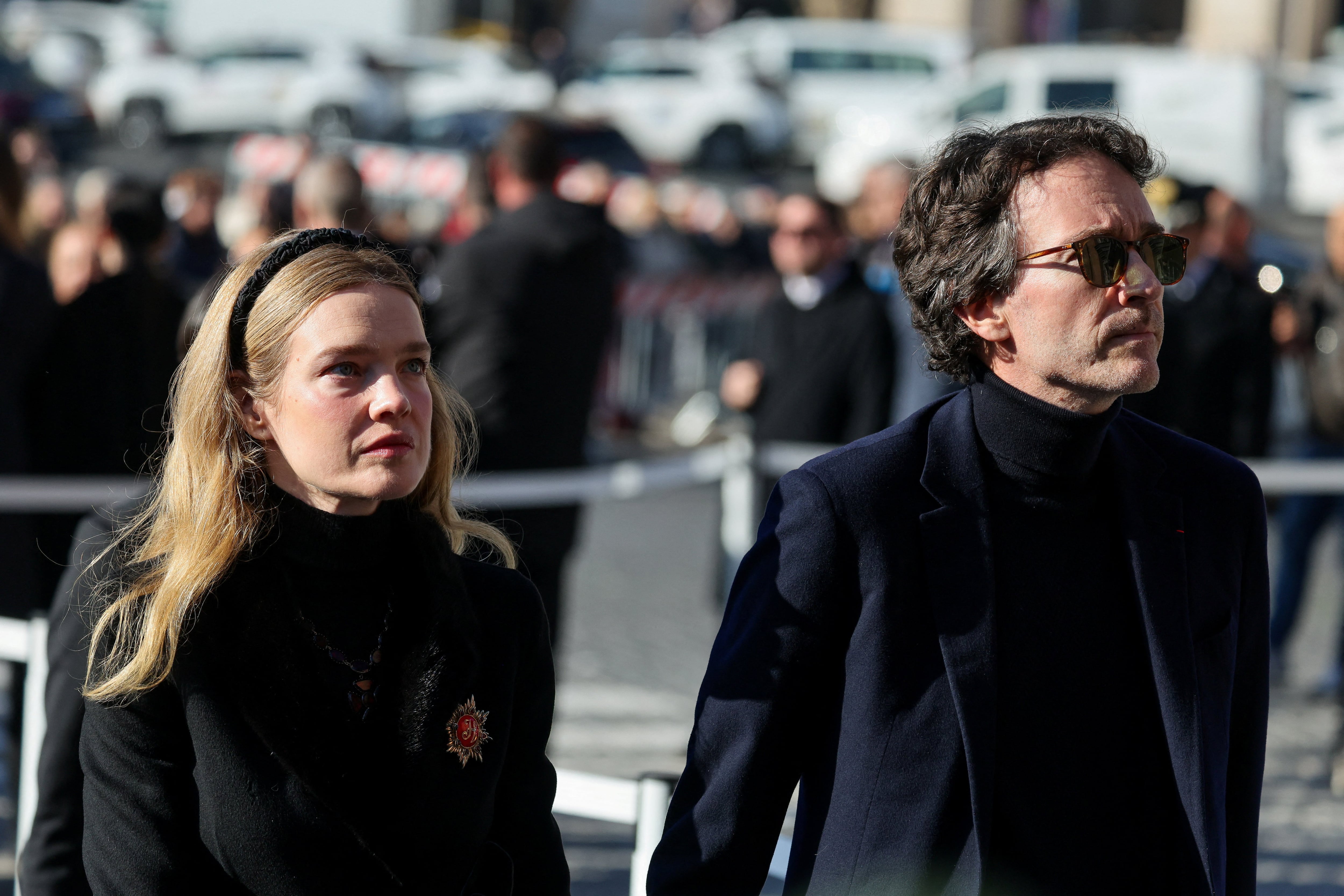 CEO de Dior, Antoine Arnault, y la modelo Natalia Vodianova en el funeral de Valentino Garavani