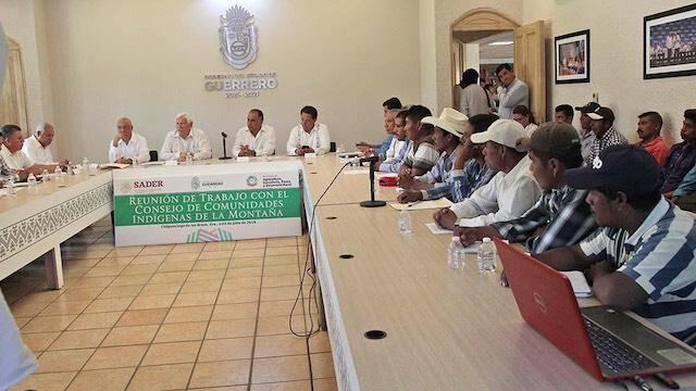 Firma de convenio entre habitantes de la Montaña y la Sader.