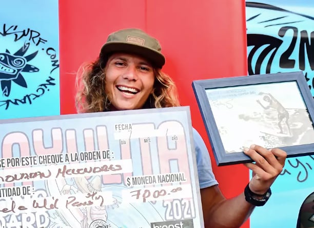 Jonathan Melendres, surfista mexicano