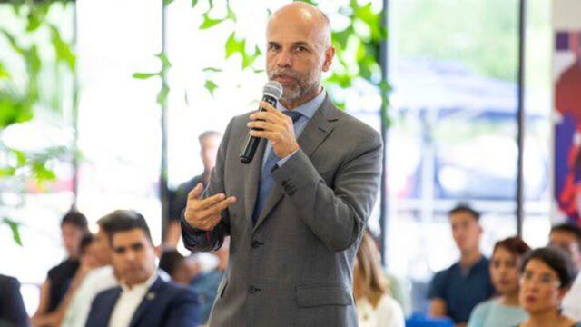 Bernardo Aguilar, director de Europa en Secretaría de Relaciones Exteriores, renuncia para apoyar candidatura de Marcelo Ebrard