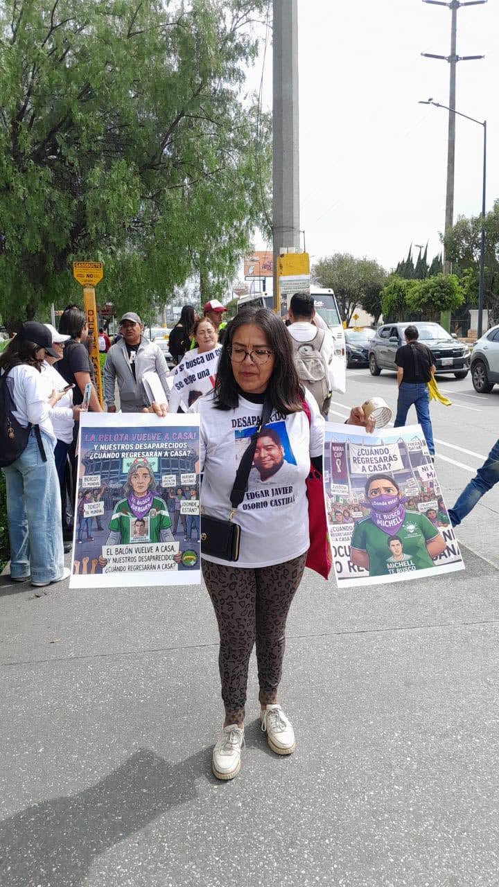 La protesta que marcó la previa del España vs Perú en el Estadio Cuauhtémoc