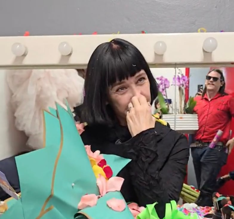 Susana Zabaleta es sorprendida con ramo de flores de El Patrón por su novio Ricardo Pérez