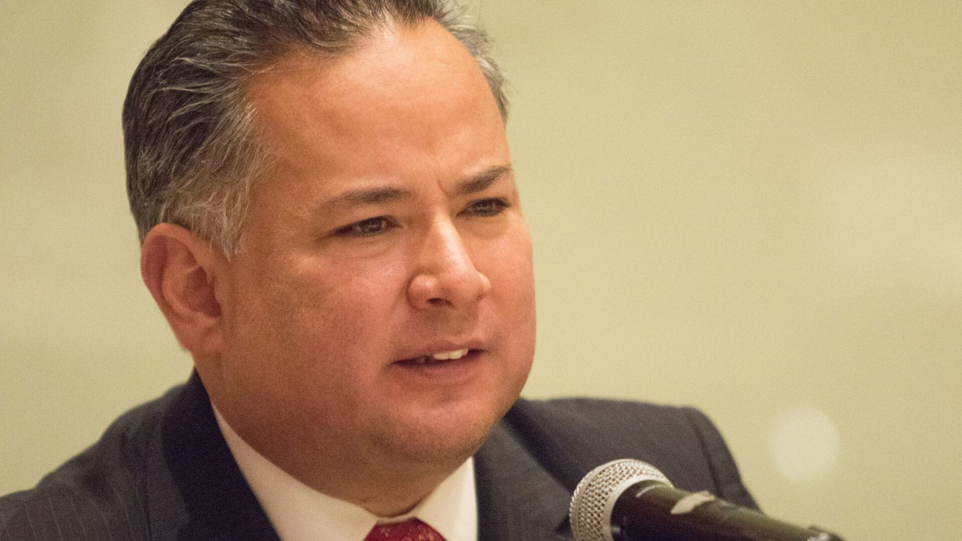 Santiago Nieto anuncia compromiso con Carla Humphrey Jordan