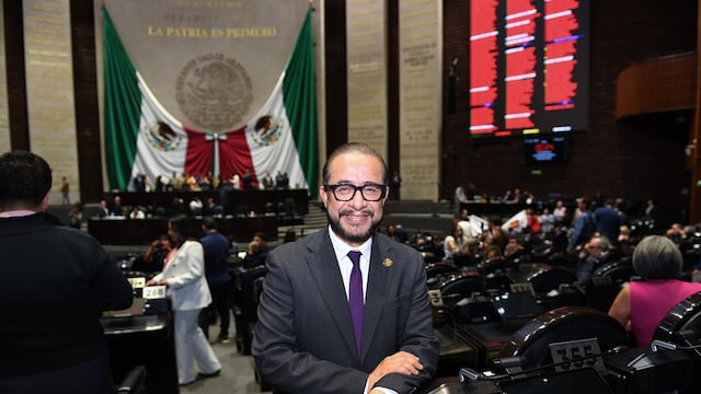 Hugo Éric Flores, diputado de Morena