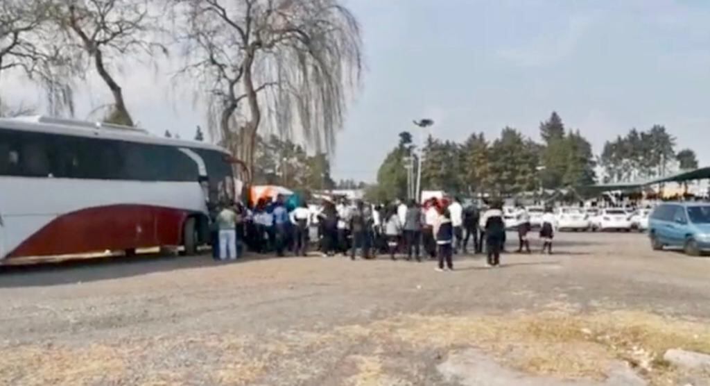 ¿Alejandra del Moral no llena mítines? Exhiben acarreo de alumnos de bachillerato en Metepec