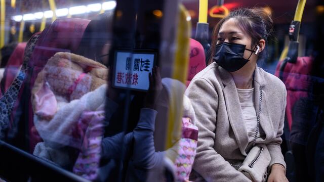 Ciudadanos en China durante contingencia por coronavirus.