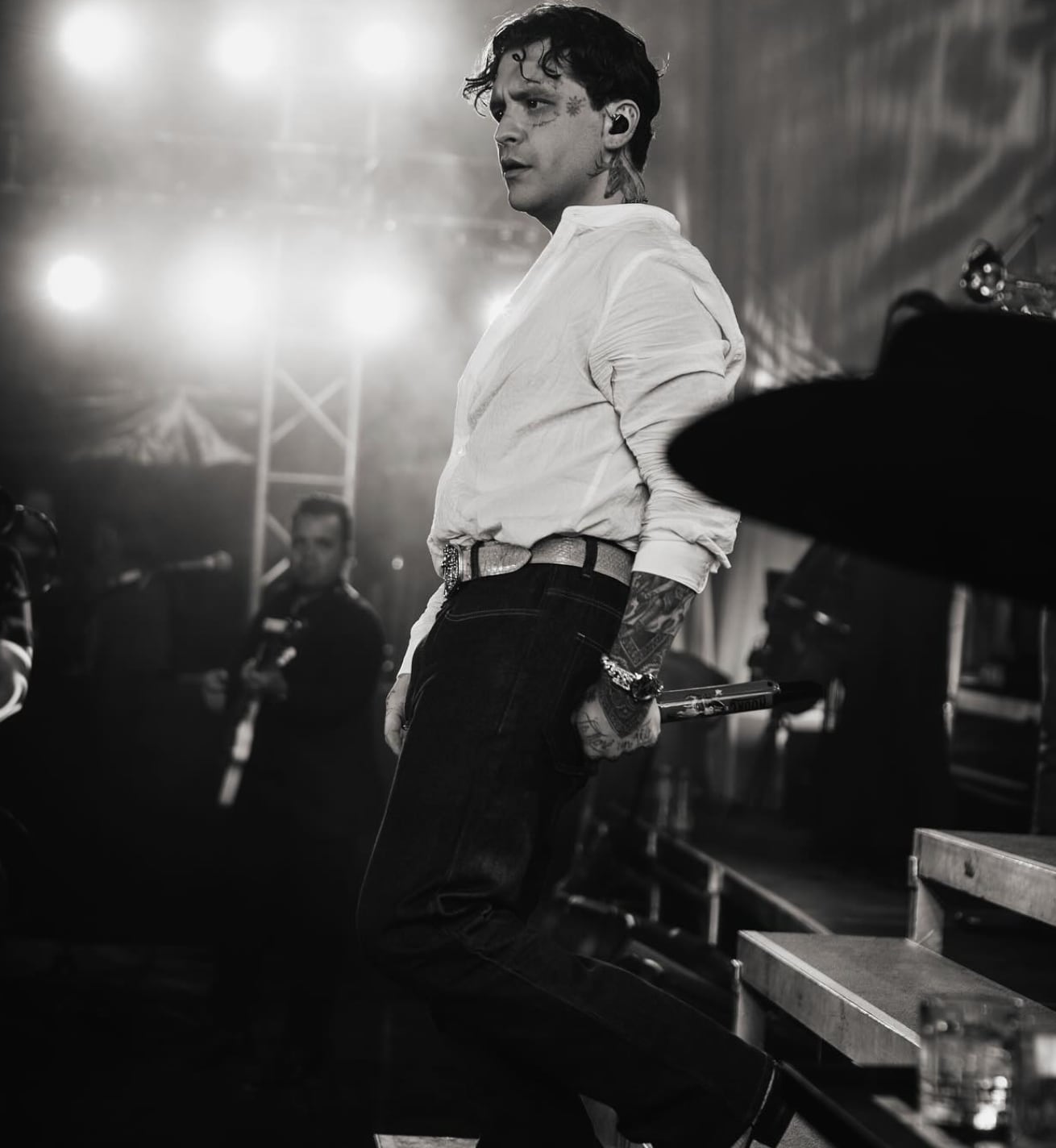 Christian Nodal reaparece tras subir ebrio durante concierto en Jalisco