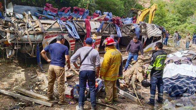 Autobús vuelca en Oaxaca