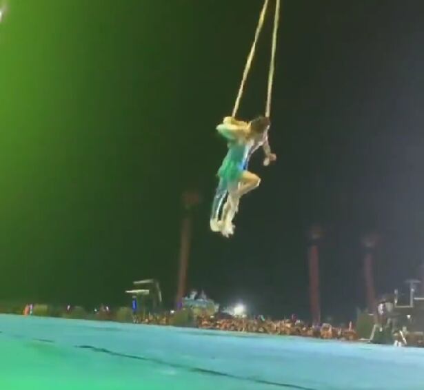 Acróbata china cae durante show