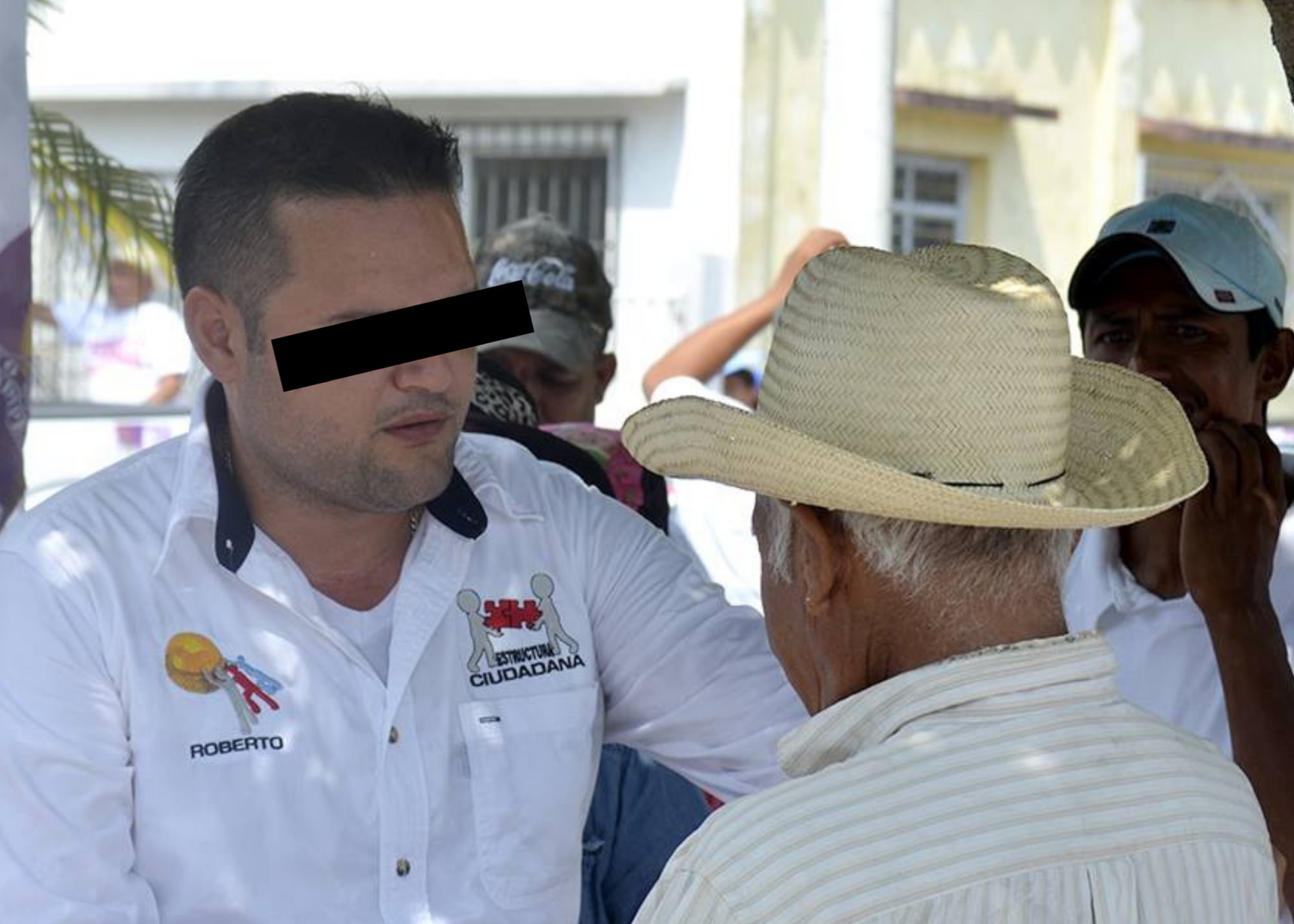 Roberto de Anda, ex candidato independiente en Tlalixcoyan, habría intentado arrancarle la nariz a una mujer (Facebook)