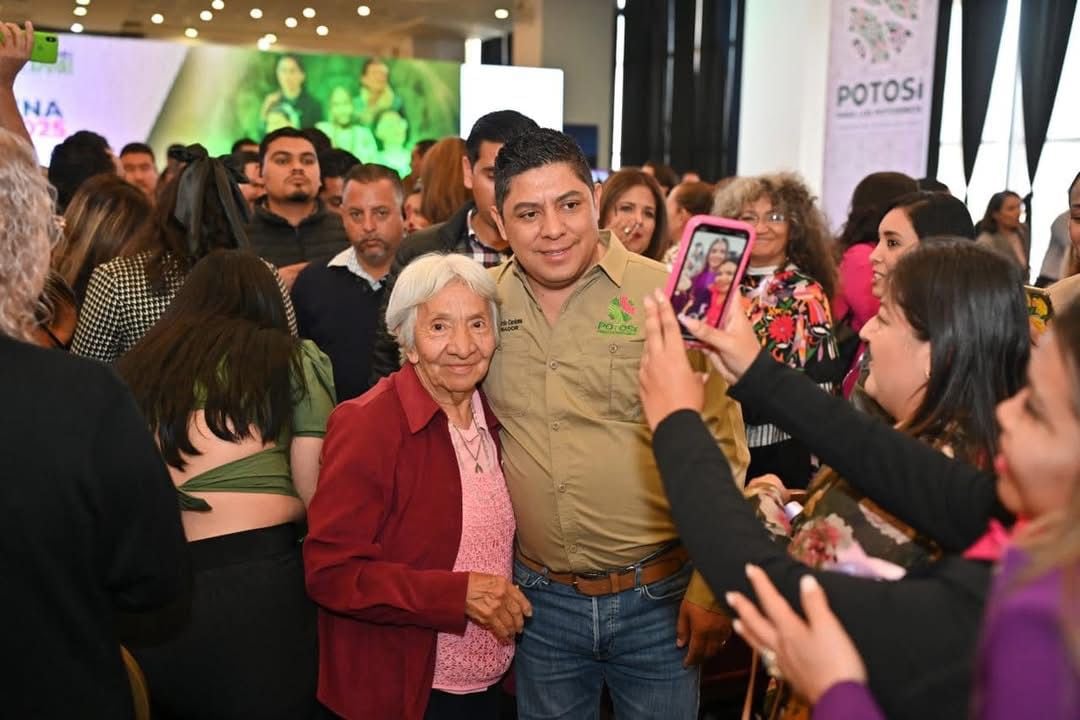 Ricardo Gallardo impulsa apoyos para las mujeres potosinas.