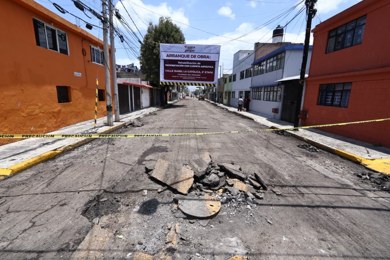 Toluca refuerza programa de repavimentación.