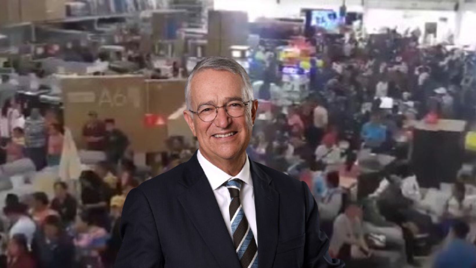 Ricardo Salinas Pliego presume tienda Elektra a tope por El Buen Fin 2024