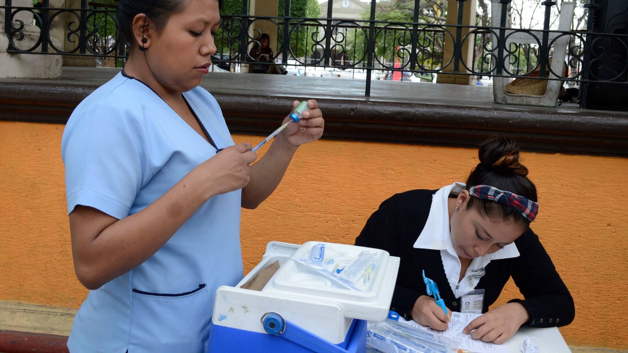 Detectan "robo hormiga" de vacunas contra la influenza